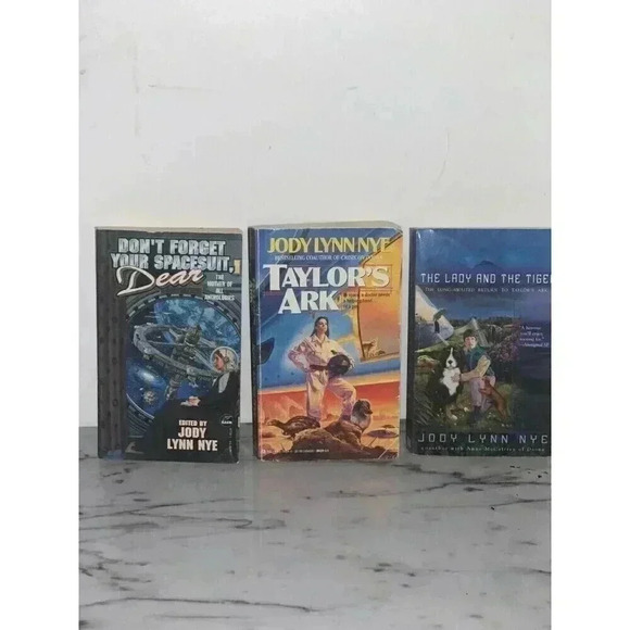 Lot Of 3 Jody Lynn Books Taylor's Ark, Don’t Forget Your Spacesuit Science Ficti - Picture 3 of 6